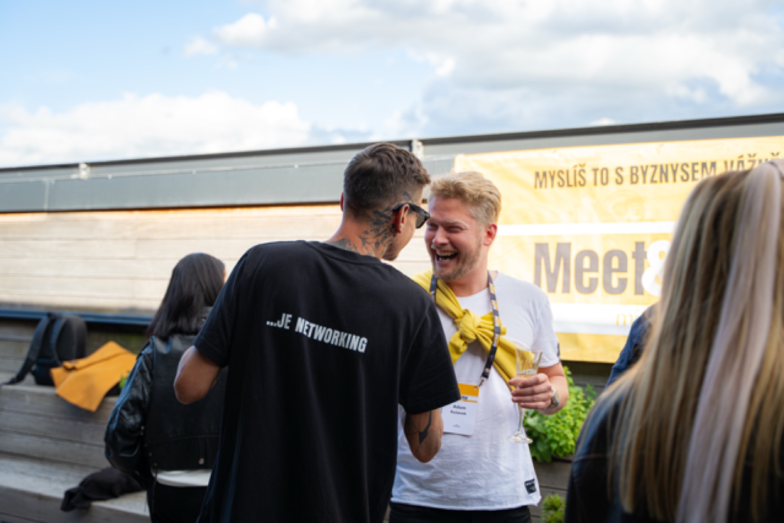 Spokojení účastníci Meet&Deal vol11 Rooftop Edition